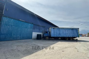 Taman Sentosa Klang Warehouse with Industrial Title for RENT