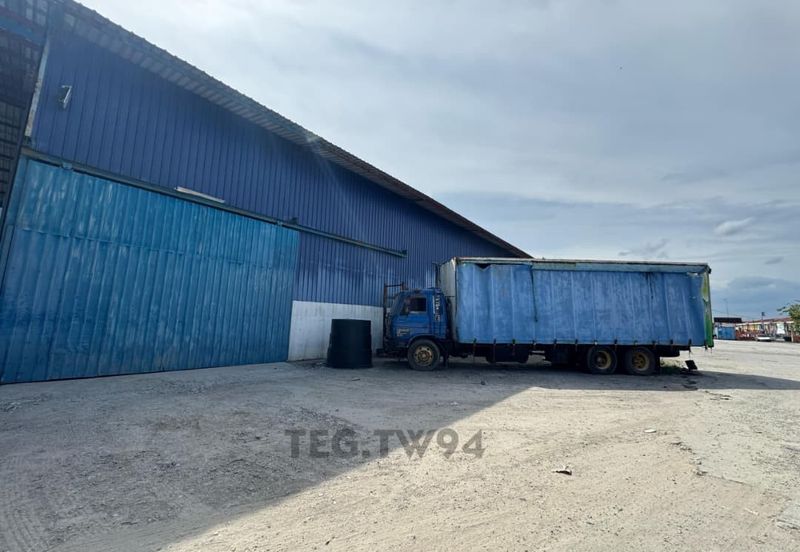Taman Sentosa Klang Warehouse with Industrial Title for RENT