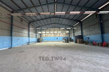 Taman Sentosa Klang Warehouse with Industrial Title for RENT