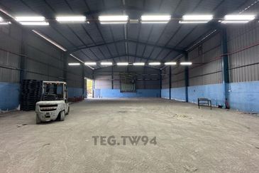 Taman Sentosa Klang Warehouse with Industrial Title for RENT