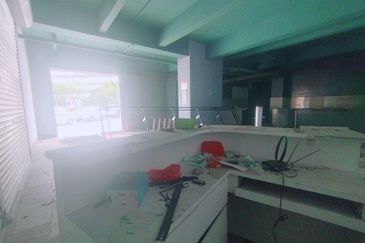 Ground Floor Corner Lot Alam Sanjung Section 22 Shah Alam for Rent