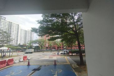 Ground Floor Corner Lot Alam Sanjung Section 22 Shah Alam for Rent