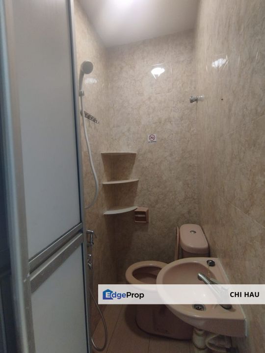 Mix unit room available for rent with Free Wifi and Water (R2), Selangor, Bandar Sunway