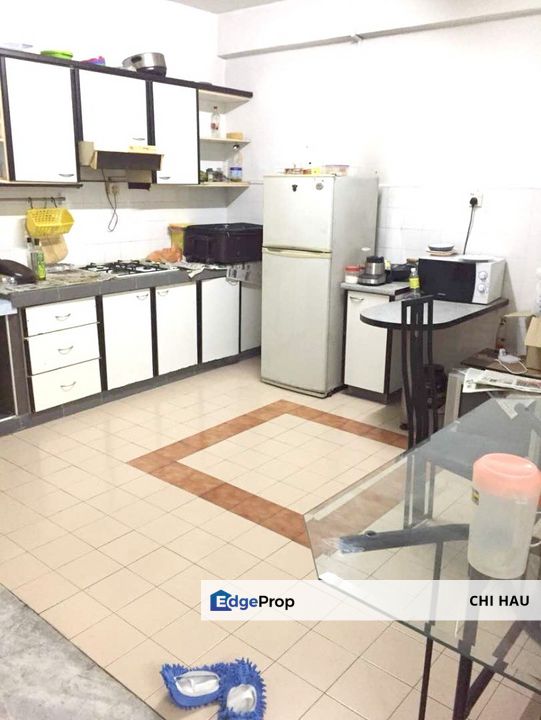 Mix gender room available for rent with Free Wifi and Water at Indah Villa, Selangor, Bandar Sunway