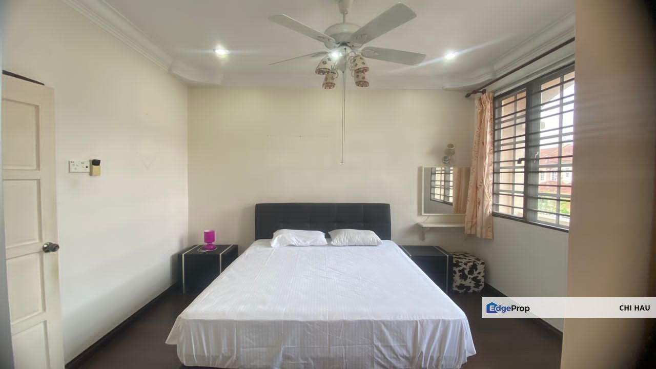 Female unit Master room at Taman Mutiara Puchong for rent, Selangor, Puchong