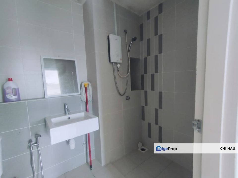 Setiawalk mix gender master room for rent with free Wifi, water & electricity nearby LRT Puchong, Selangor, Puchong