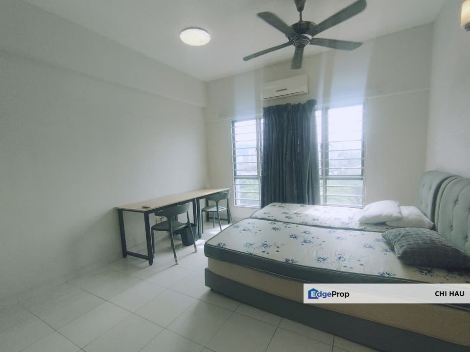 Setiawalk mix gender master room for rent with free Wifi, water & electricity nearby LRT Puchong, Selangor, Puchong