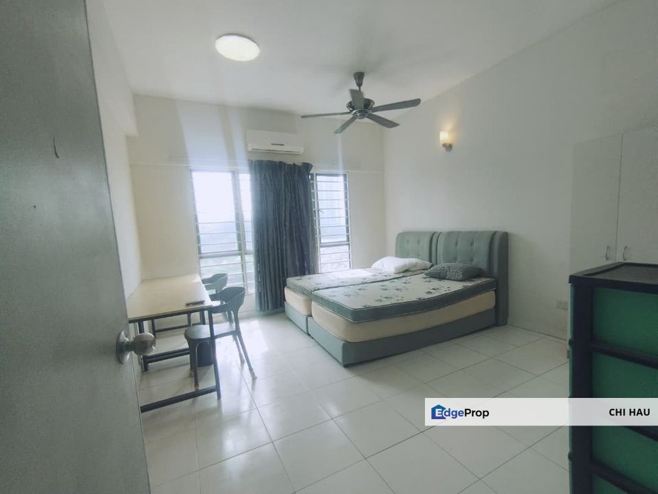 Setiawalk mix gender master room for rent with free Wifi, water & electricity nearby LRT Puchong, Selangor, Puchong