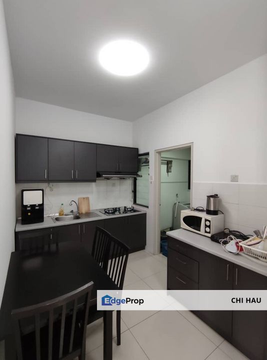 Setiawalk female room for rent with free Wifi, water & electricity nearby LRT Puchong, Selangor, Puchong