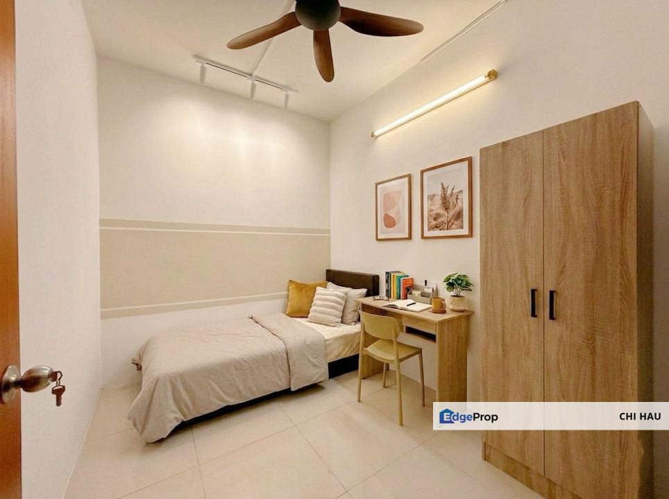 Setiawalk Puchong female room with Wifi, water & electricity near LRT, Selangor, Puchong