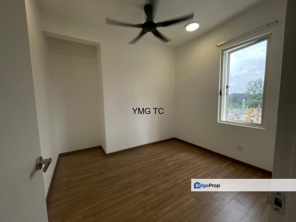 Lake View with Carpark in front of house 3 Bedrooms 2 Bathrooms The Tresor @ Gravit8 for RENT, Selangor, Klang