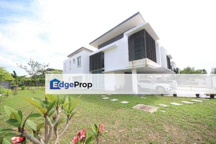 Corner Unit Link Villa at Trillium Perdana Lakeview East, Cyberjaya, Selangor, Cyberjaya