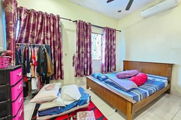 Bandar Enstek (Timur)