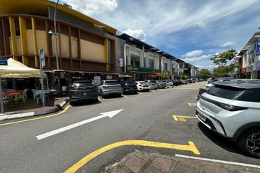 Aked esplanad bukit jalil shop for rent 
