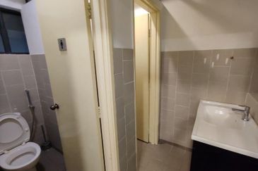 Aked esplanad bukit jalil shop for rent 