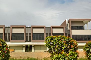 Ikon seremban 2 shop for rent 