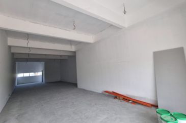 Sepang Kota Warisan Salak Tinggi Dengkil 2 Storey FREEHOLD Shop @ RM 1.1mil only, Facing Main Road, Super High Exposure