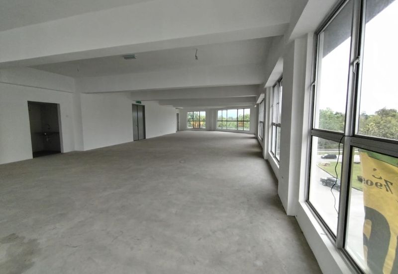 Seri Kembangan Office For Rent with Lift & Facing Main Road