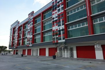 Seri Kembangan Office For Rent with Lift & Facing Main Road