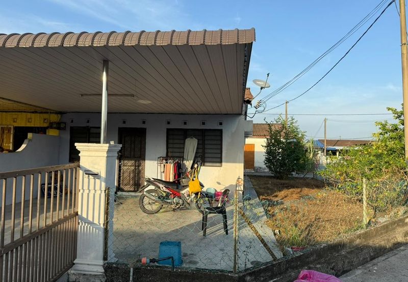 RUMAH TERES SETINGKAT (CORNER LOT) SIMPANG AMPAT PENANG