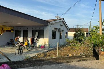 RUMAH TERES SETINGKAT (CORNER LOT) SIMPANG AMPAT PENANG