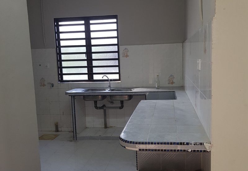 RUMAH TERES SETINGKAT (CORNER LOT) SIMPANG AMPAT PENANG