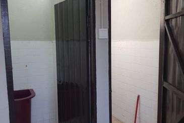 RUMAH TERES SETINGKAT (CORNER LOT) SIMPANG AMPAT PENANG