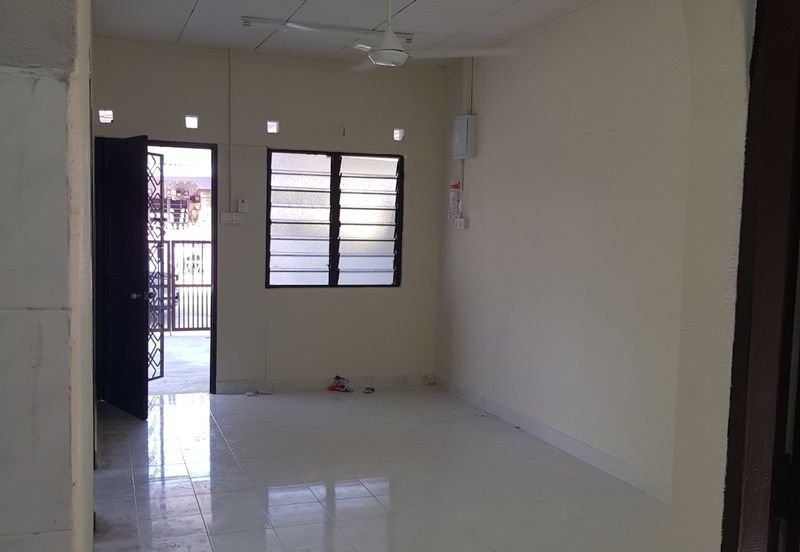 RUMAH TERES SETINGKAT (CORNER LOT) SIMPANG AMPAT PENANG