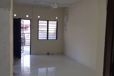 RUMAH TERES SETINGKAT (CORNER LOT) SIMPANG AMPAT PENANG