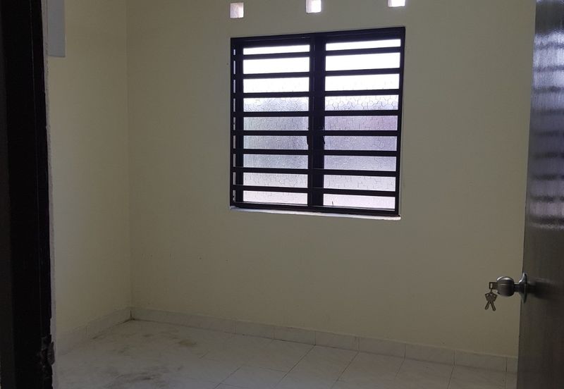 RUMAH TERES SETINGKAT (CORNER LOT) SIMPANG AMPAT PENANG