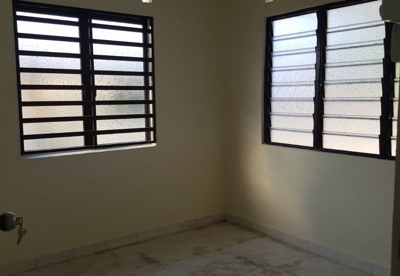 RUMAH TERES SETINGKAT (CORNER LOT) SIMPANG AMPAT PENANG