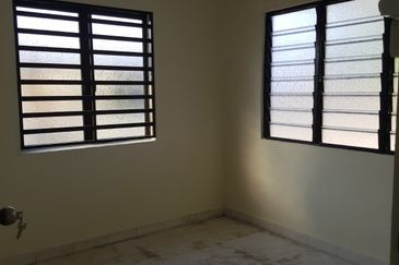 RUMAH TERES SETINGKAT (CORNER LOT) SIMPANG AMPAT PENANG