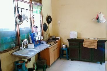 TERRACE SINGLE STOREYS CORNER LOT