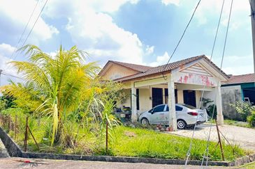 TERRACE SINGLE STOREYS CORNER LOT