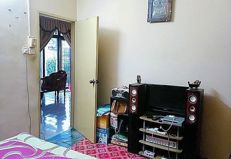 TERRACE SINGLE STOREYS CORNER LOT