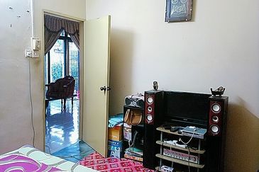 TERRACE SINGLE STOREYS CORNER LOT