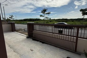 RUMAH TERES SEMI-D SETINGKAT UNTUK DISEWA