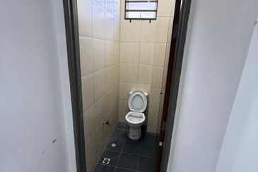 RUMAH TERES SEMI-D SETINGKAT UNTUK DISEWA