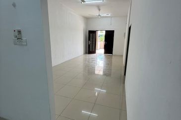 RUMAH TERES SEMI-D SETINGKAT UNTUK DISEWA