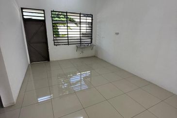 RUMAH TERES SEMI-D SETINGKAT UNTUK DISEWA