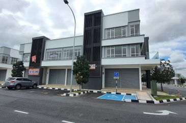 SHOP OFFICE FOR SALE & RENT