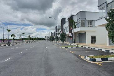 SHOP OFFICE FOR SALE & RENT