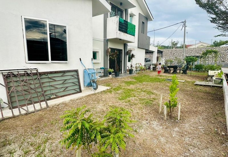 RUMAH TERES 2 TINGKAT CORNER LOT UNTUK DI JUAL