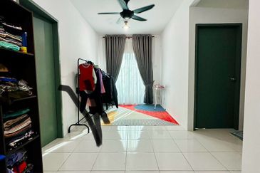 RUMAH TERES 2 TINGKAT CORNER LOT UNTUK DI JUAL