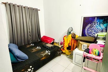 RUMAH TERES 2 TINGKAT CORNER LOT UNTUK DI JUAL