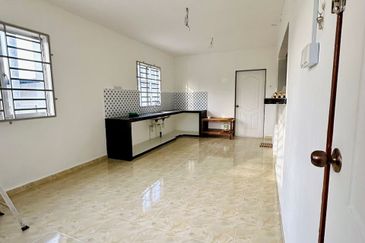 RUMAH TERES 2 TINGKAT CORNER LOT UNTUK DI JUAL