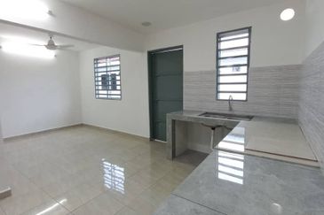 RUMAH TERES SETINGKAT (FULLY RENO) UNTUK DI JUAL