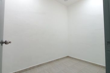 RUMAH TERES SETINGKAT (FULLY RENO) UNTUK DI JUAL