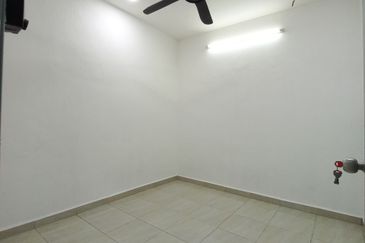 RUMAH TERES SETINGKAT (FULLY RENO) UNTUK DI JUAL