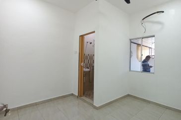 RUMAH TERES SETINGKAT (FULLY RENO) UNTUK DI JUAL